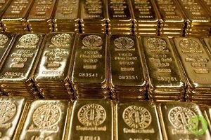 Золото падает в цене на торгах 