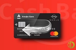 Альфа-Банк продлит обслуживание карт клиентов 