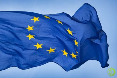 Комиссия также предлагает, чтобы ее ограничения на несущественные поездки в Шенгенскую зону из 26 стран были продлены на 30 дней до 15 июня