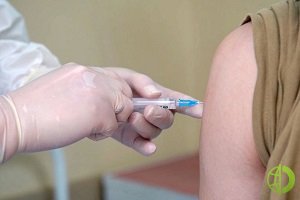 Кроме того, Росздравнадзор сообщал, что в третьей фазе испытаний вакцины будут участвовать 2000 человек
