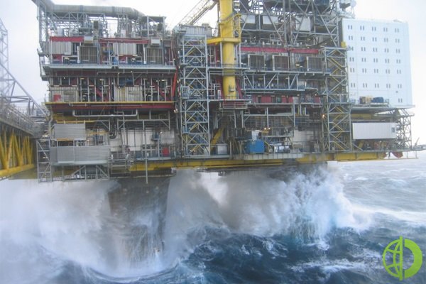 Компании эвакуировали сотрудников со 183 морских платформ, добывавших почти 1,5 миллиона баррелей нефти в сутки