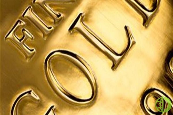 Спотовая цена золота подешевела на 0,6%