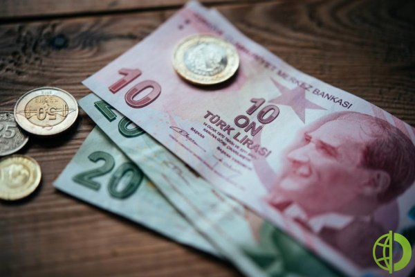 До этого Эрдоган объявил о чрезвычайных мерах по борьбе с обрушением национальной валюты, которая с января подешевела в два раза