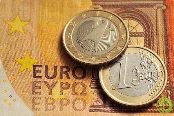 Евро вырос до 140,78 по отношению к иене и до 1,0485 по отношению к доллару США