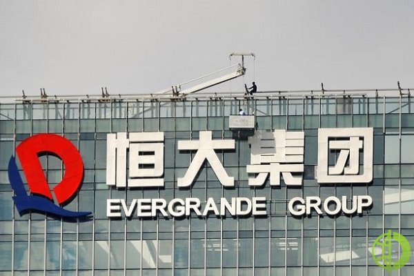 Evergrande когда-то являлся самым популярным застройщиком в Китае, однако оказалась на грани дефолта из-за долгов на сумму более 300 млрд долларов