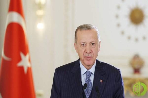 Эрдоган отметил, что через территорию Турции проходят семь экспортных газопроводов, также в стране имеются два СПГ-терминала