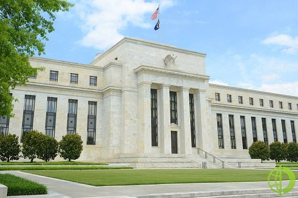 Трейдеры высказывают обеспокоенность, будет ли ФРС в среду поднимать ключевую ставку после краха крупнейших банков мира