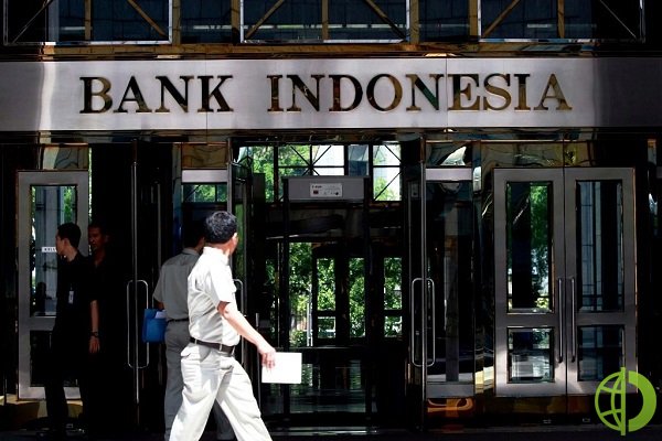 В марте президент Индонезии Джоко Видодо призвал региональные власти отказаться от сетей Mastercard и Visa и начать использовать кредитные карты, выпущенные местными банками