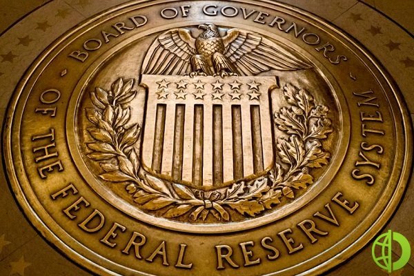 ФРС заявила, что оставила прежним диапазон ставки по федеральным фондам на уровне 5,25–5,50%