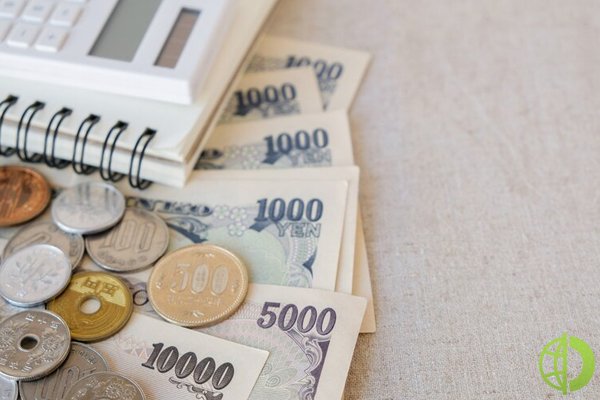 Иена снижается, власти Японии предупреждают о валютной интервенции