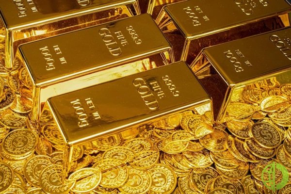 В 12.58 по Гринвичу золото на рынке спот подешевело на 0,6% до 2338,19 доллара за унцию
