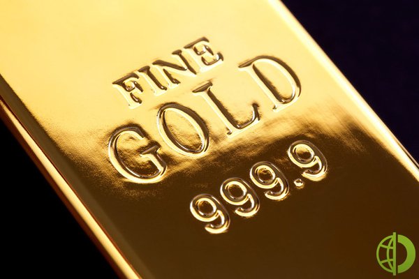 Золото торгуется выше 2 350 долларов на фоне эскалации конфликта на Ближнем Востоке