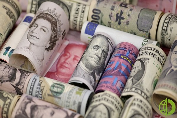 Американский доллар укрепился против евро и иены