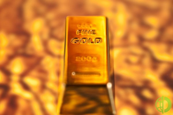 Цена золота растет на фоне падения доллара США