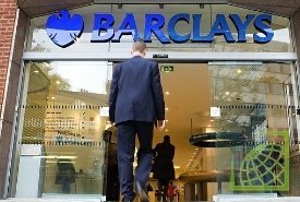 Руководство банка Barclays, подбивая сотрудников на незаконные действия, предлагало тем дорогое шампанское. 