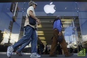 Предыдущий исторический максимум Apple - 674 доллара за акцию, был установлен в начале торгов 21 августа.